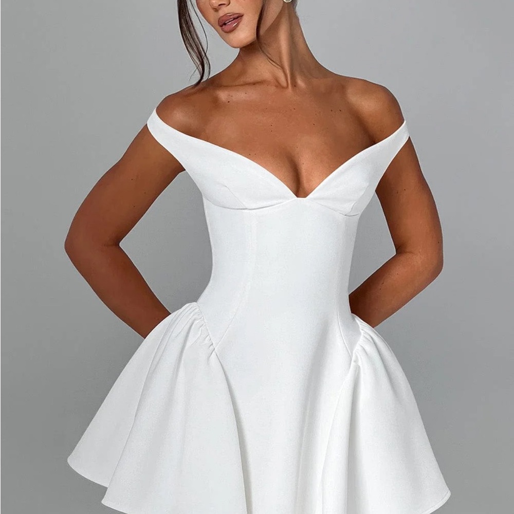 Chic Strapless White Dress